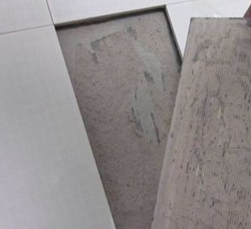 张家港瓷砖空鼓维修公司分享瓷砖铺贴时如果打浆（即涂抹在瓷砖背面和基层上的砂浆或瓷砖胶）过少，会带来以下问题